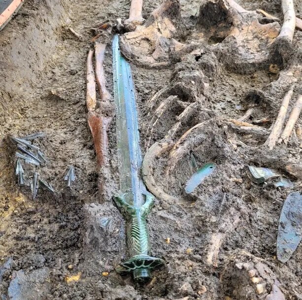 شمشیر سه‌هزارساله‌ که هنوز می‌درخشد + عکس