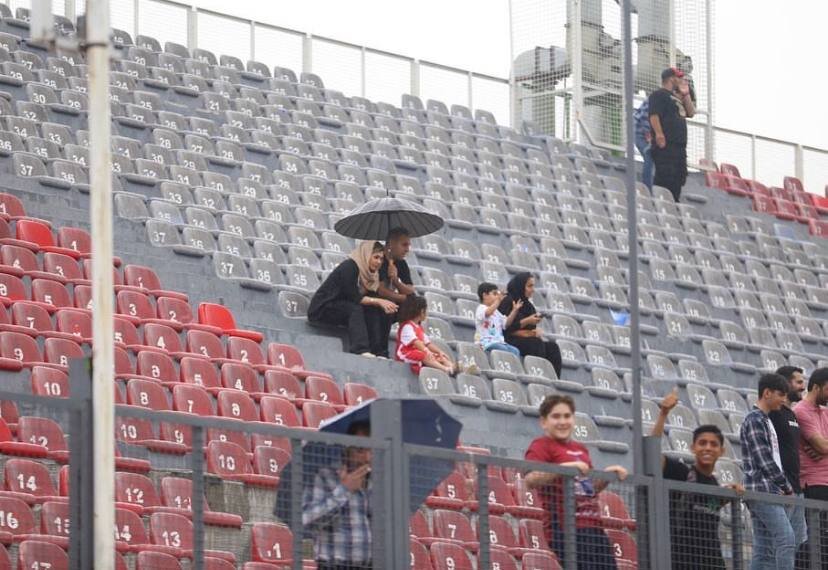 عکس | تمرینات خانوادگی نساجی؛ زنان هم تماشاگر تیم رحمتی شدند