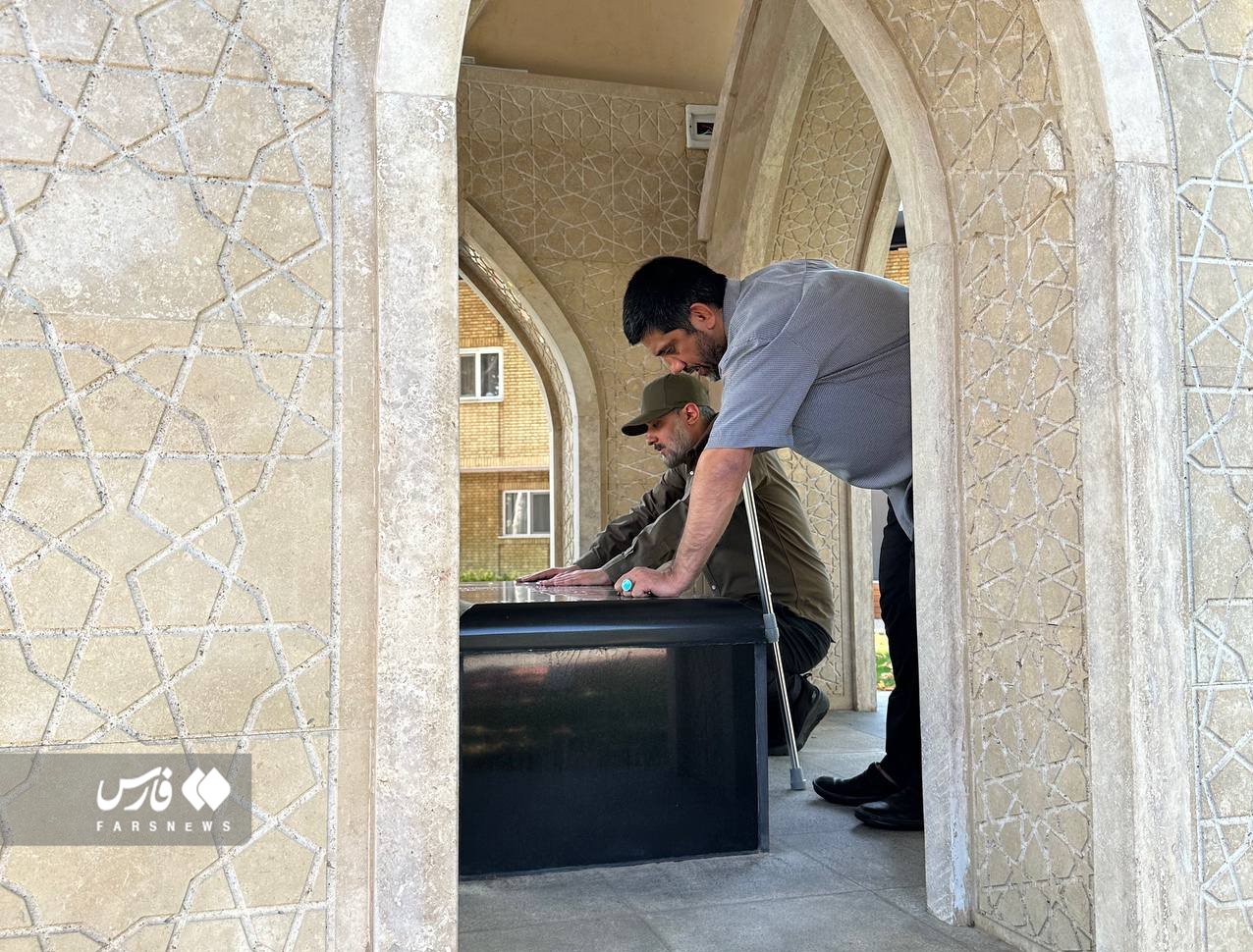 عکس | دیدار مداح معروف با علیرضا دبیر در اردوی تیم ملی