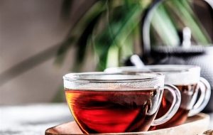 چرا نباید چای پررنگ بخوریم؟/ تاثیر مصرف کافئین زیاد بر بدن