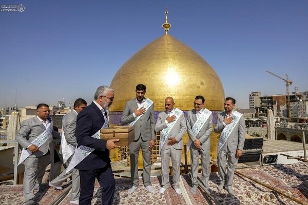 برافراشته شدن پرچم غدیر بر فراز گنبد حرم علوی + تصاویر