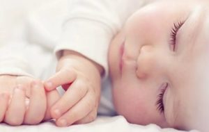 سختی‌های مادران بر دوش کودک ۲ ساله