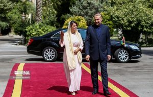 هوشمند نیوز – تصاویر | پوشش جالب توجه وزیر خارجه زن لیبی در سفر به ایران کنار امیرعبدالهیان
