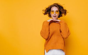 روانشناسی رنگ نارنجی؛ نماد نشاط و دوستی روانشناسی رنگ نارنجی؛ نماد نشاط و دوستی