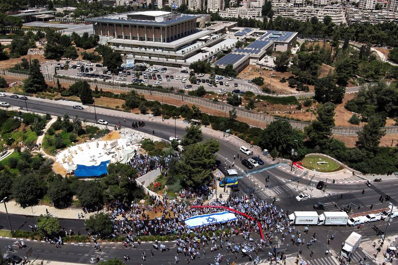 اتحادیه اصلی اسرائیل درباره اعلام اعتصاب عمومی بحث می کند