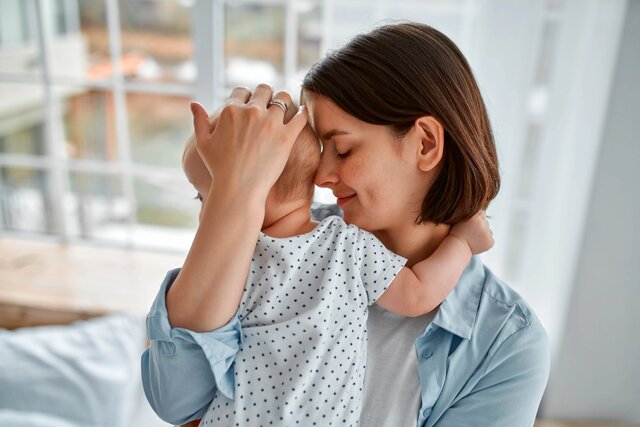 سختی‌های مادران بر دوش کودک ۲ ساله