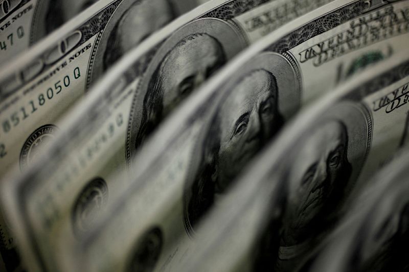 سهم دلار آمریکا از ذخایر جهانی در سه ماهه اول افزایش یافت، سهم یورو کاهش یافت - صندوق بین المللی پول