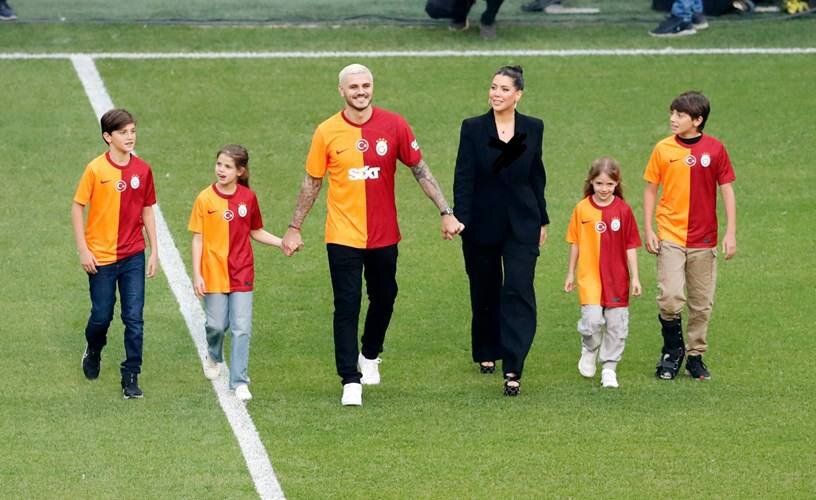 عکس‌| استقبال باشکوه از ایکاردی و همسرش در استانبول