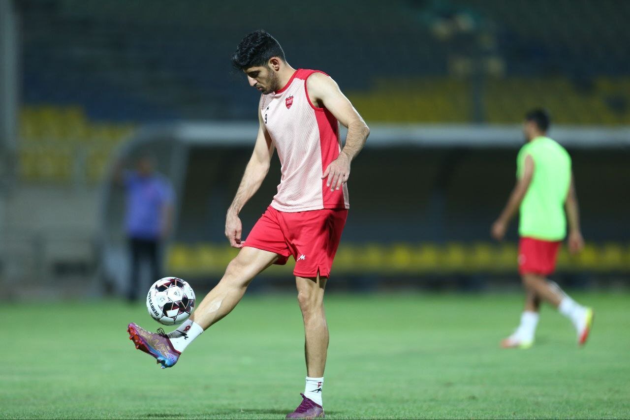 عکس‌| توپ جدید لیگ برتر در تمرین پرسپولیس