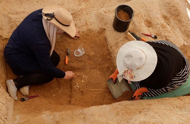 کشف بیش از ۱۰۰ گور تاریخی در فلسطین