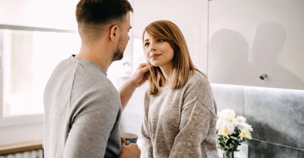 25 نشانه پنهان در رفتار مرد عاشق خواسته های مرد از یک رابطه