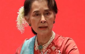 سوچی از زندان آزاد شد