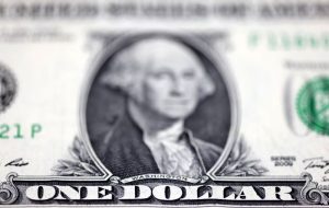 Dollar edges higher; Sterling weakens after soft housing data By Investing.com