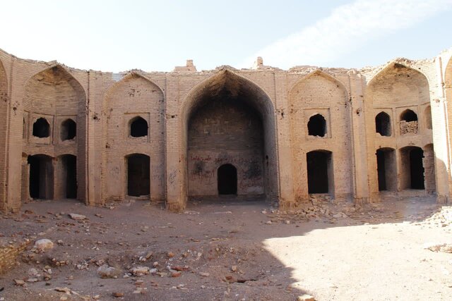 کاروانسرای صفوی تابلو تبلیغات شد!