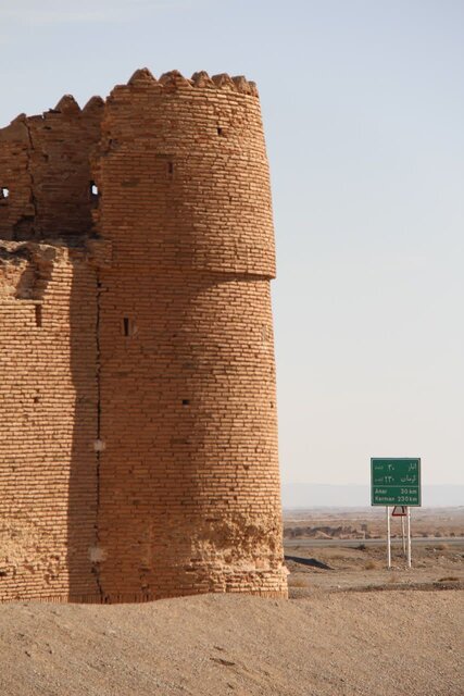 کاروانسرای صفوی تابلو تبلیغات شد!