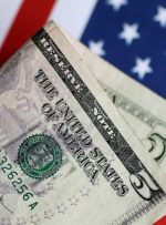 Dollar edges lower after Fitch downgrade; economic data points to recovery By Investing.com