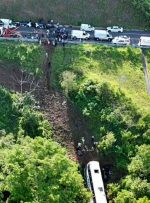 سقوط اتوبوس در دره؛ ۱۷ نفر کشته شدند