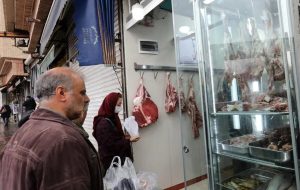«قیمت یک کیلو گوشت» برابر با دستمزدِ دو روز کارگر/ سبد غذایی کارگران با نشاسته پُر می‌شود