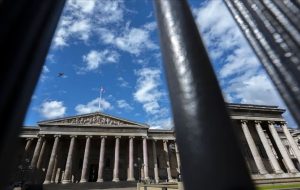 اشیای گرانبهای موزه ملی انگلیس به سرقت رفت! اشیای گرانبهای موزه ملی انگلیس به سرقت رفت!