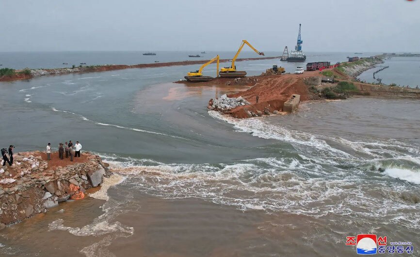 عصبانیت رهبر کره شمالی در جریان بازدید میدانی از مناطق سیلزده (+عکس) 