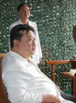 عصبانیت رهبر کره شمالی در جریان بازدید میدانی از مناطق سیل زده (+عکس) عصبانیت رهبر کره شمالی در جریان بازدید میدانی از مناطق سیل زده (+عکس)