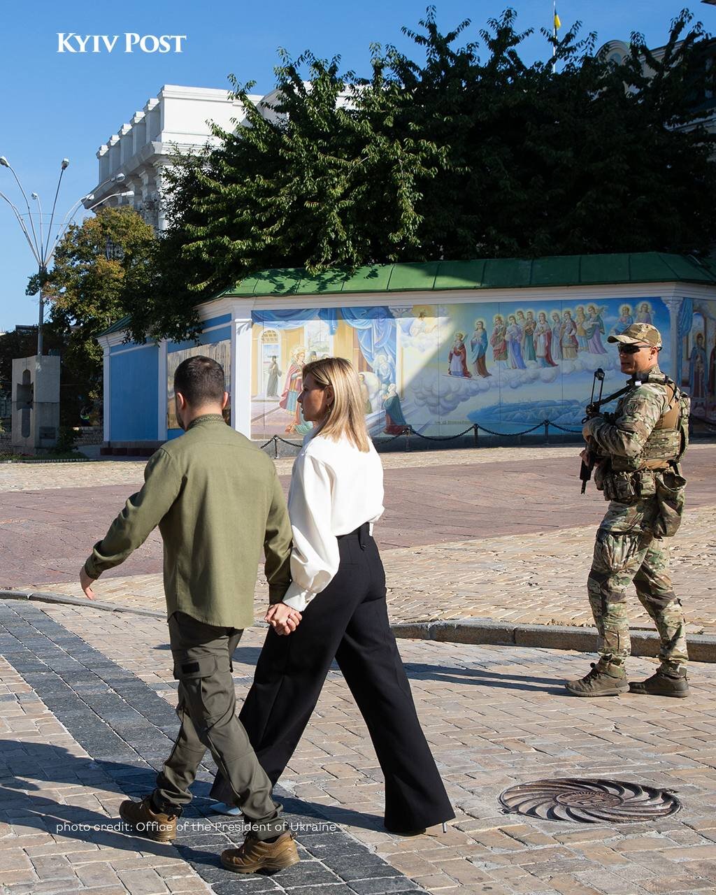 تیپ خاص زلنسکی و همسرش در مراسم یادبود کشته‌شدگان جنگ/عکس