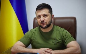 تیپ خاص زلنسکی و همسرش در مراسم یادبود کشته‌شدگان جنگ/عکس