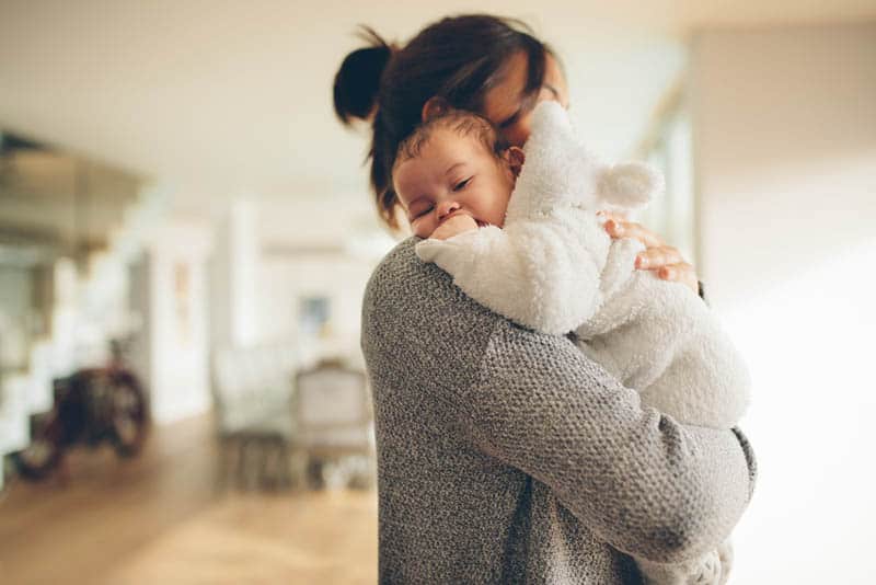 تعبیر خواب نوزاد در بغل داشتن
