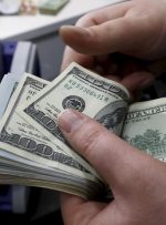 Dollar edges lower ahead of hefty data dump By Investing.com