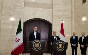 فیصل مقداد: ایستادگی مشترک ایران و سوریه تضمین‌کننده پیروزی دو کشور است