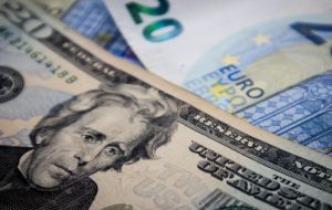 Euro Under Pressure on Stout US Economic Data