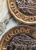 GBP/USD trades with a mild negative bias, holds above a multi-week low set on Tuesday