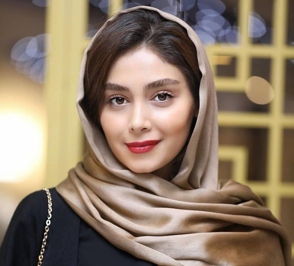 بیوگرافی دیبا زاهدی