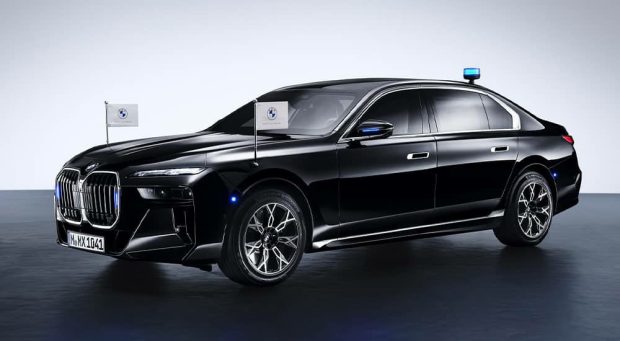 نمای جلو سدان بی ام و i7 مشکی ضدگلوله