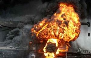 شنیده شدن صدای انفجار در حومه دمشق + فیلم شنیده شدن صدای انفجار در حومه دمشق + فیلم