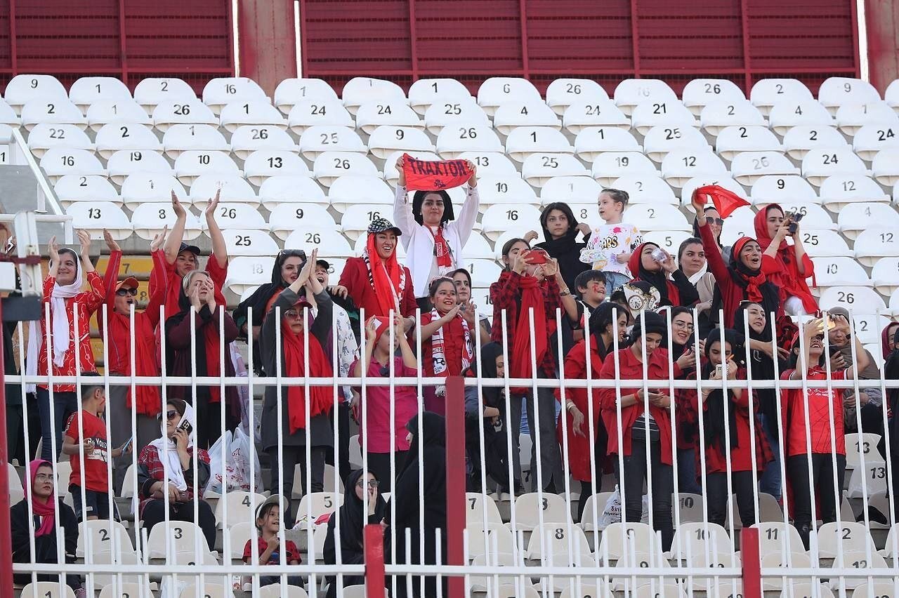 عکس| حضور پرشور زنان تبریزی در استادیوم
