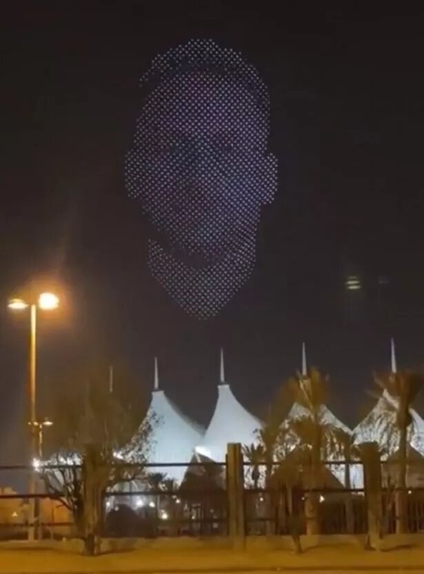 عکس‌| تصویر نیمار روی آسمان عربستان؛ سورپرایز باورنکردنی برای ستاره برزیلی