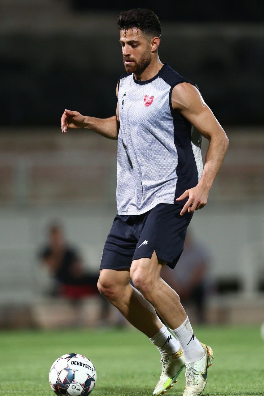 عکس‌| حضور یک پرسپولیس در تمرین و پایان شایعه درگیری با یحیی