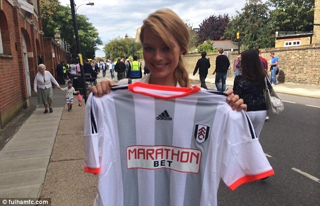 عکس‌| علاقه عجیب باربی به یک تیم خاص