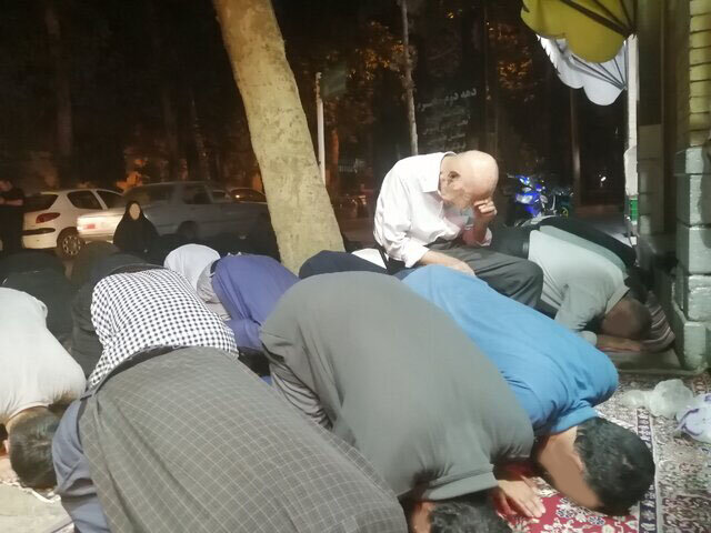 مسجد کازرونی هنوز برجاست / اما من از شب می‌ترسم! 