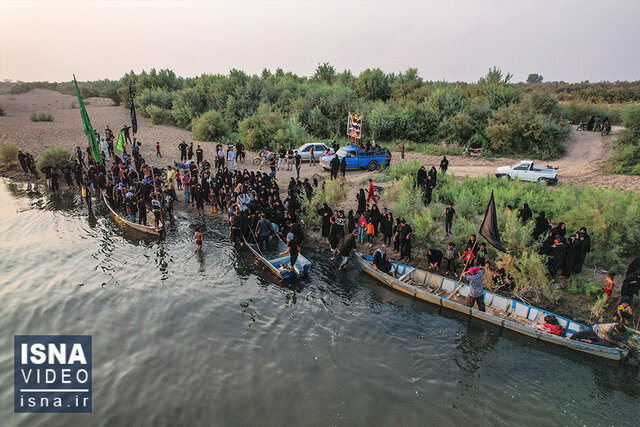 ویدیو / زائران اربعین حسینی از رودخانه «دز» گذشتند