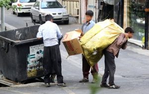 دوره زمانی ۲ برابر شدن جمعیت فقیر به کمتر از ۳ سال رسیده است/ از هر ۳ ایرانی یک نفر گرفتار فقر مطلق!
