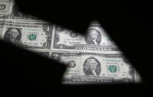 Dollar steadies near six-month highs; U.S. economy shows resilience By Investing.com
