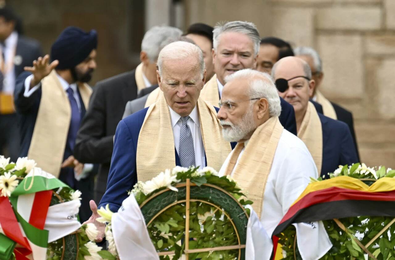 سران گروه 20 پا برهنه در قبر گاندی