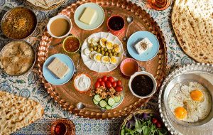 هر صبحانه در سفره ایرانی‌ها چقدر خرج برمی‌دارد؟ / از قیمت نان و پنیر تا کله‌پاچه