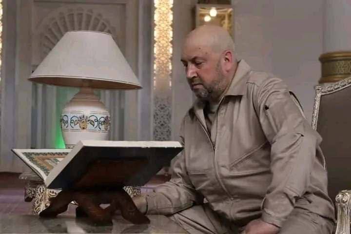 حضور عجیب ژنرال آخرالزمانی پوتین در الجزایر؛ سوروویکین قرآن می‌خواند؟/عکس