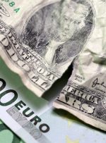 Dollar edges lower, euro climbs off multi-month lows after ECB meeting By Investing.com