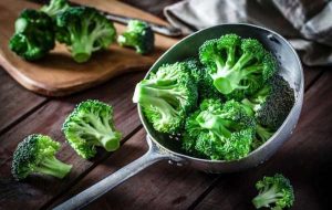 با مصرف این سبزی به جنگ سرطان بروید