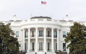 کاخ سفید : آزادی 5 آمریکایی در مقابل آزادی 5 ایرانی و آزادسازی دارایی‌ های ایران را تایید می کنیم