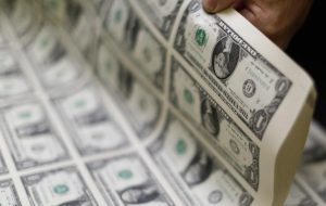 Yen Drops and Dollar Rises as Central Banks Maintain Stimulus Measures By Investing.com
